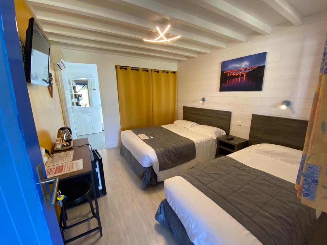 Hotel Des 4 Vents "Esprit Camargue" Aigues-Mortes Rom bilde